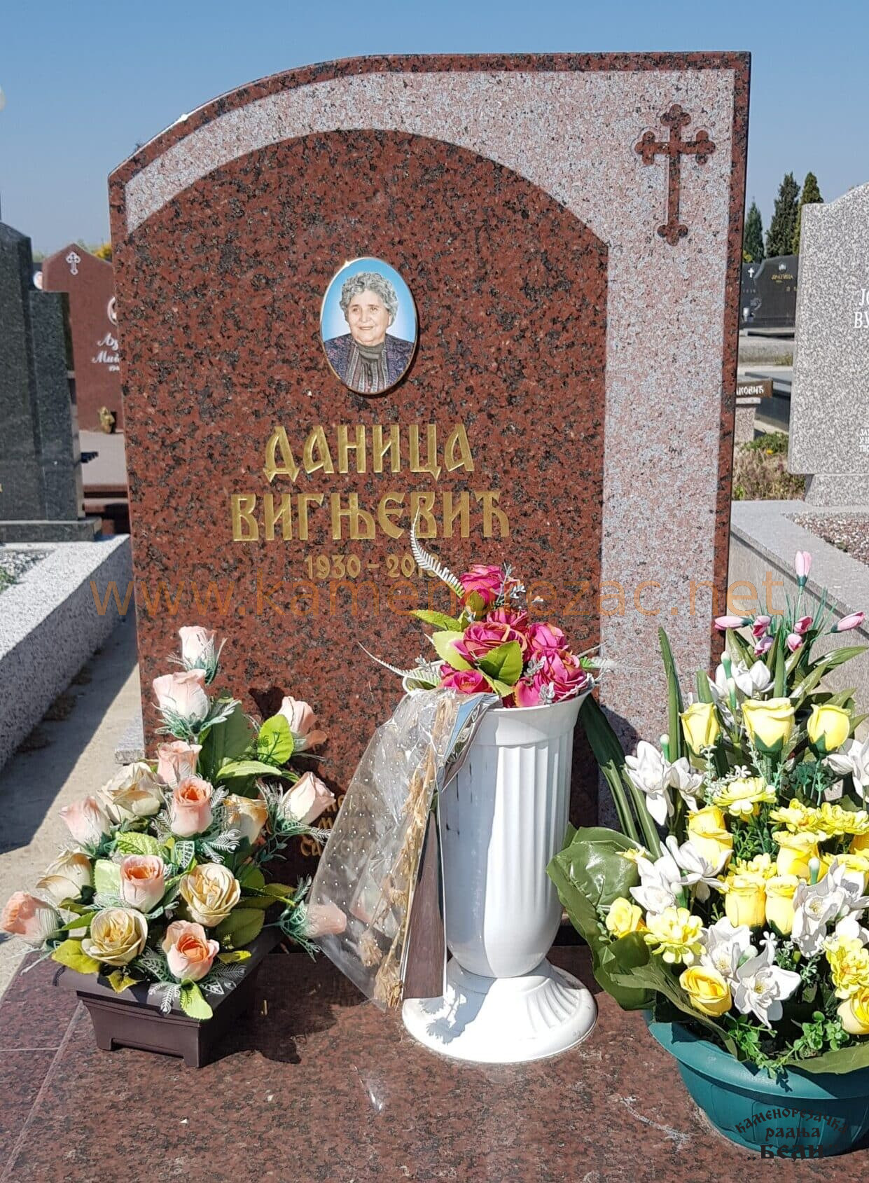 Spomenik 045